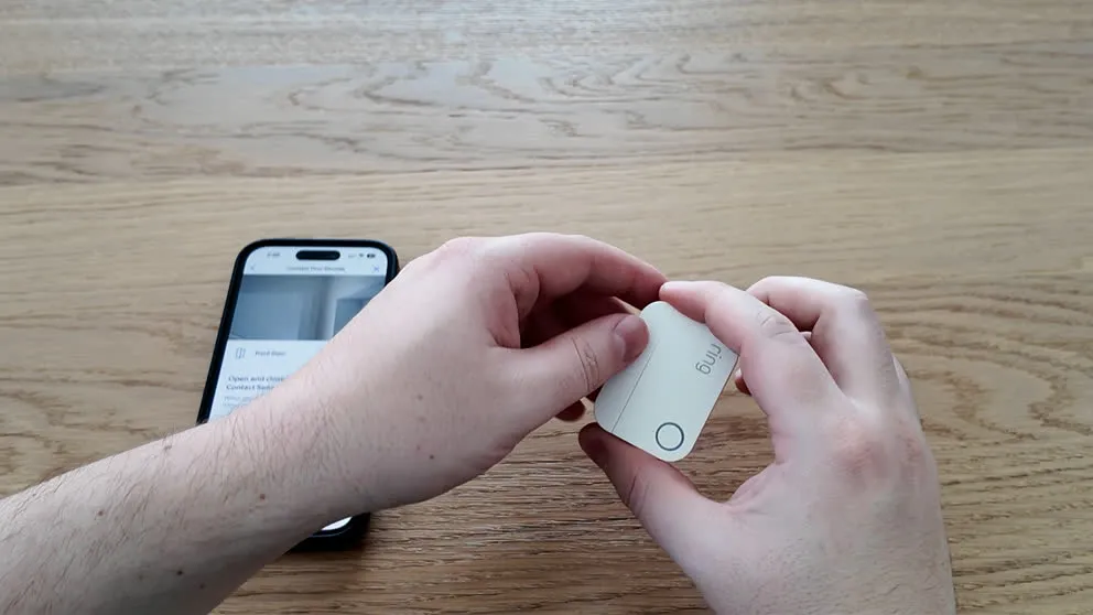 Removing Ring contact sensor battery tab